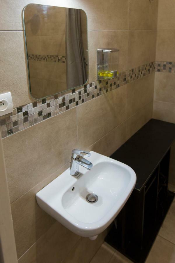 Backpackers Hostel Antibes Exterior photo